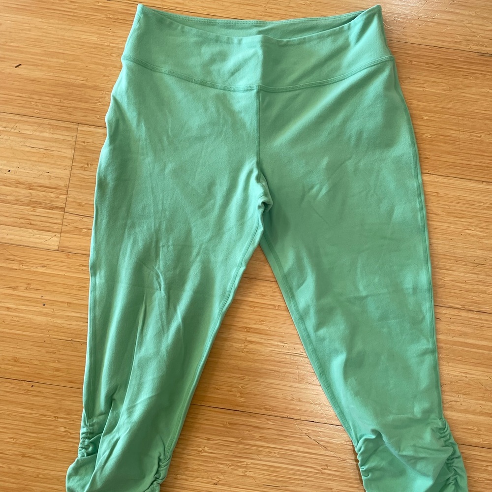 Beyond Yoga Seafoam Capri Leggings Large